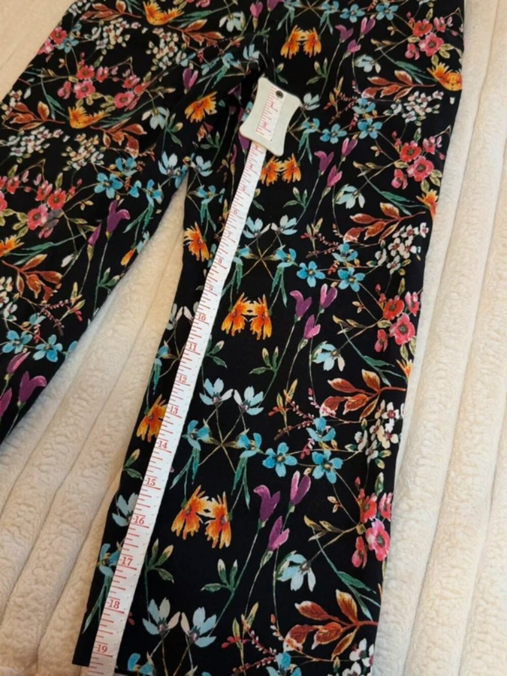 Counterparts Floral Capri Pants - Picture 2 of 5